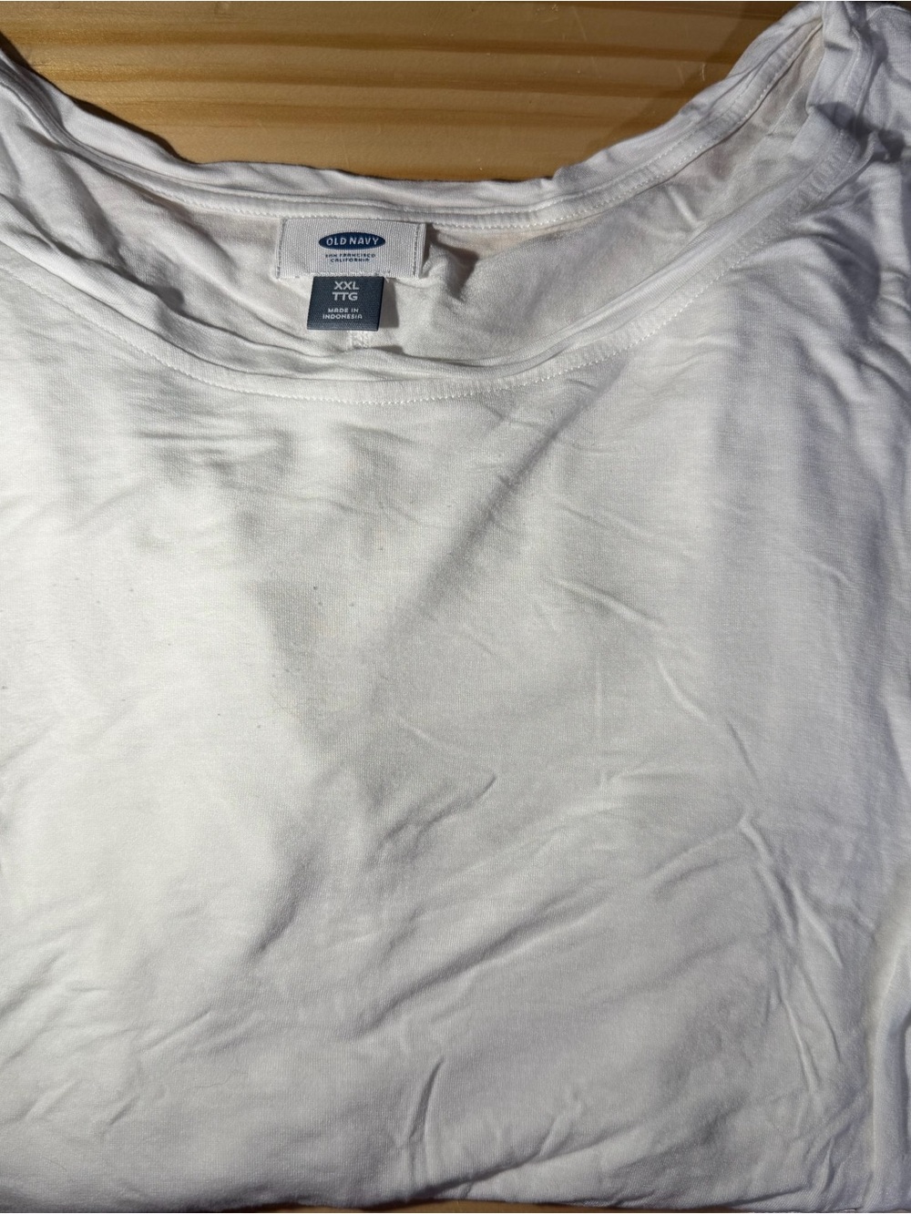 Old Navy Women’s cropped White Short Sleeve Crew Neck Tee